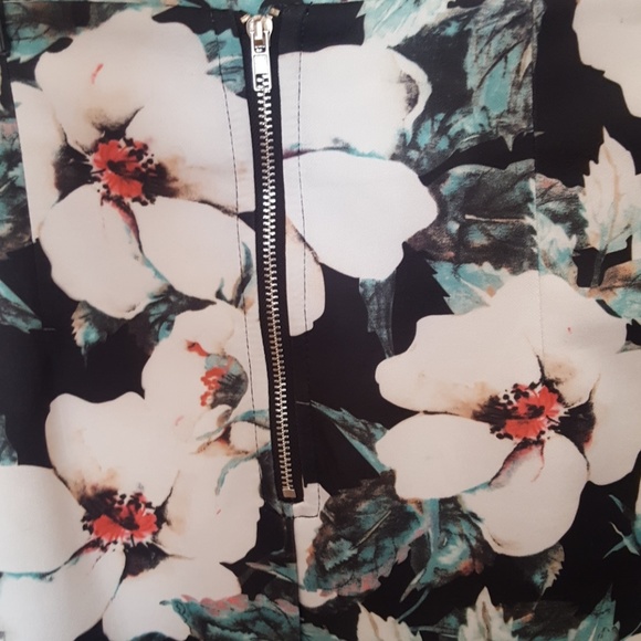 Jealous Tomatoe | Floral Skirt | Medium - Picture 6 of 6